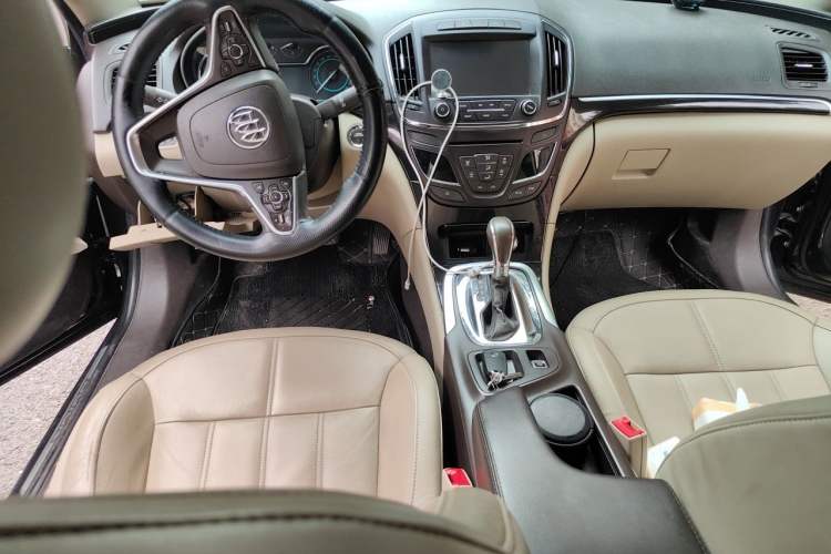 Used Buick Regal 2014 2.0L Elite Fashion Edition Center Console