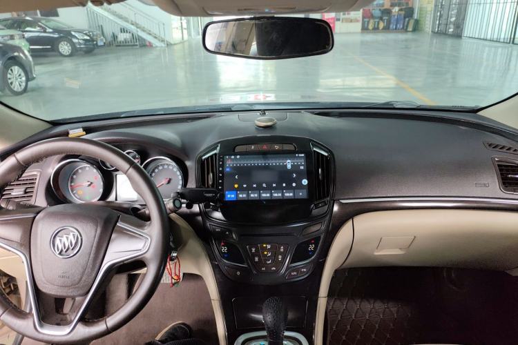 Used Buick Regal 2014 2.0L Leading Fashion Edition Center Console