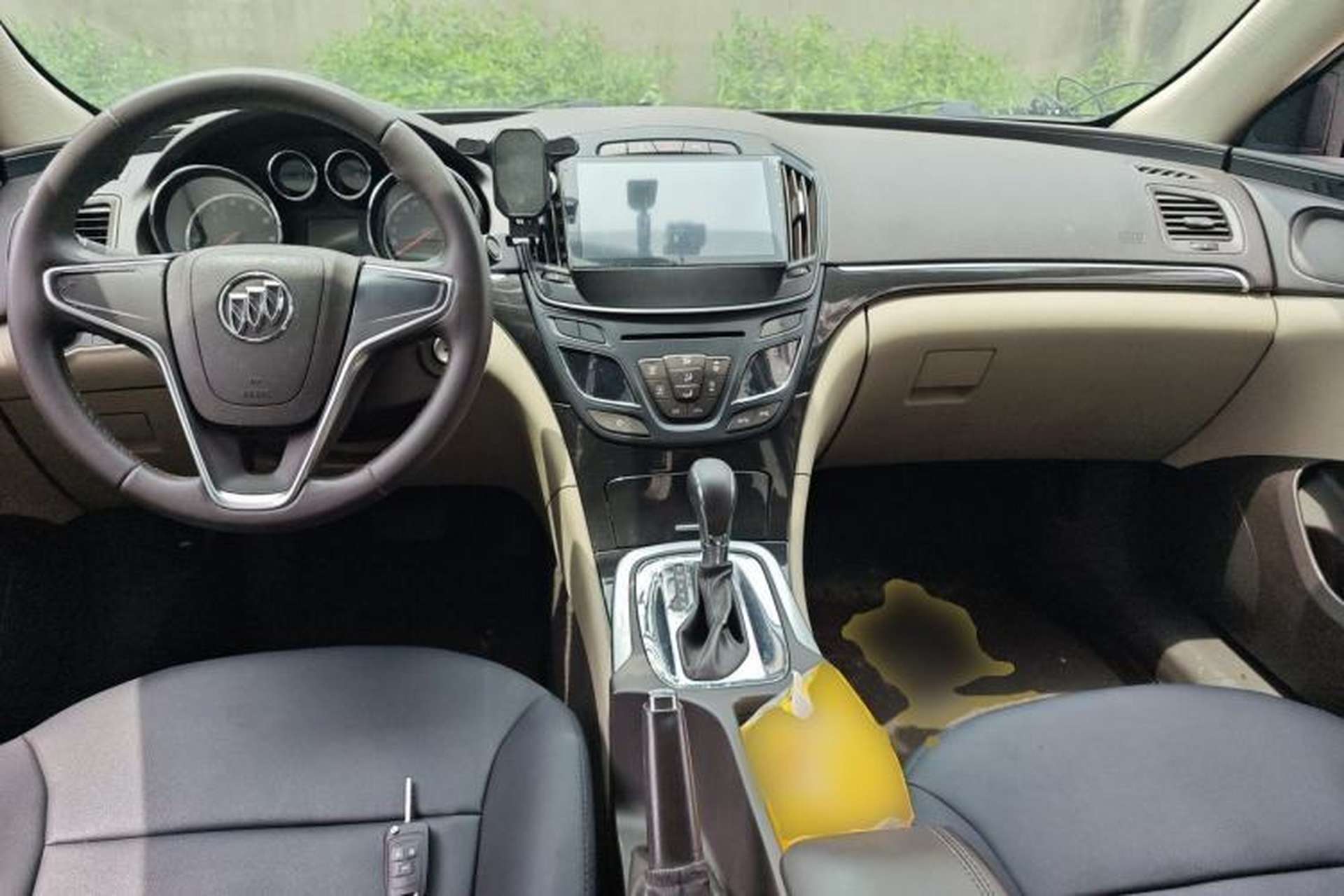 Used Buick Regal 2014 2.0L Leading Fashion Edition Center Console