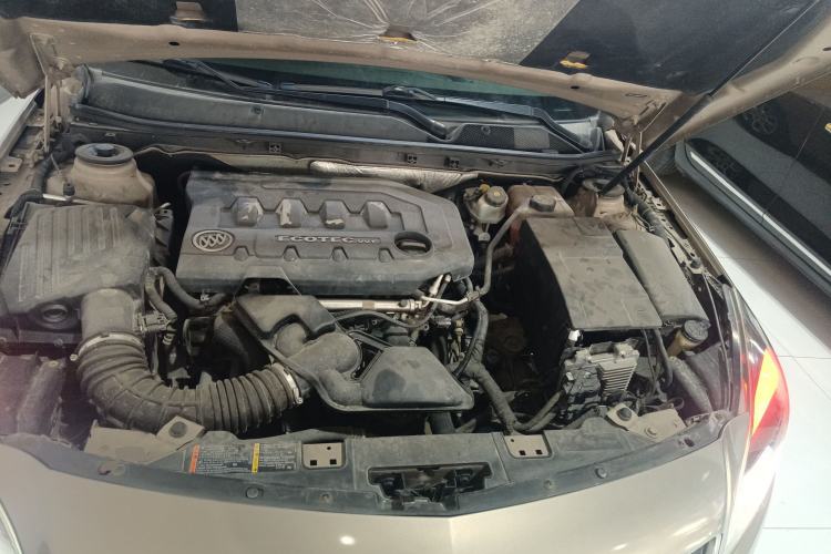 Used Buick Regal 2014 2.0L Elite Fashion Edition Engine Bay