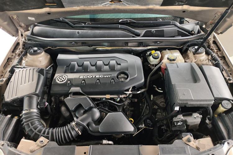 Used Buick Regal 2014 2.0L Leading Fashion Edition Engine Bay