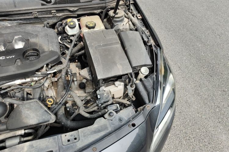 Used Buick Regal 2014 2.0L Elite Fashion Edition Engine Bay Left