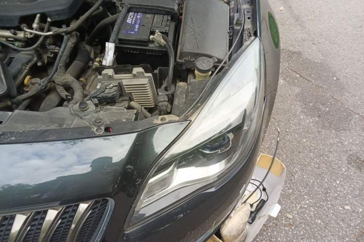 Used Buick Regal 2014 2.0L Elite Fashion Edition Engine Bay Left