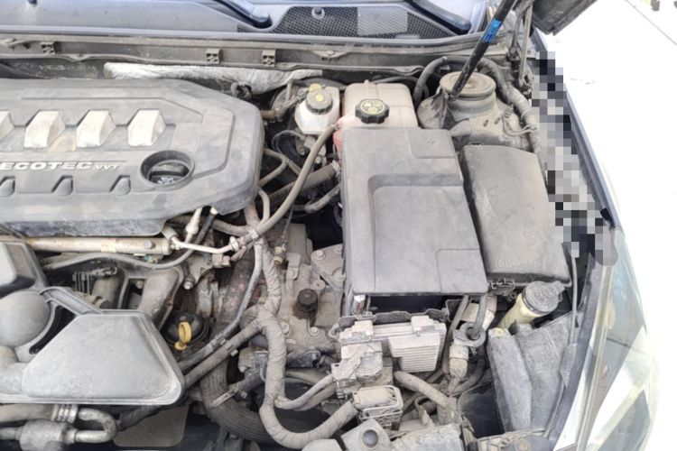 Used Buick Regal 2014 2.0L Elite Fashion Edition Engine Bay Left