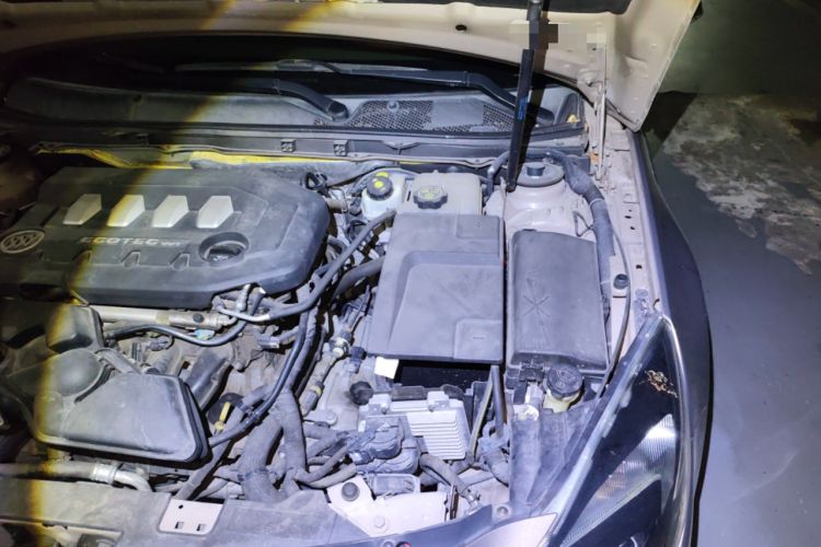 Used Buick Regal 2014 2.0L Leading Fashion Edition Engine Bay Left