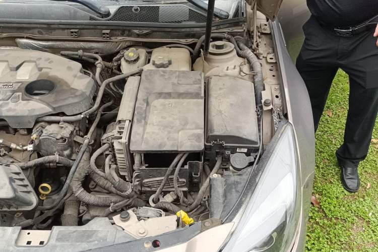 Used Buick Regal 2014 2.4L SIDI Elite Fashion Edition Engine Bay Left