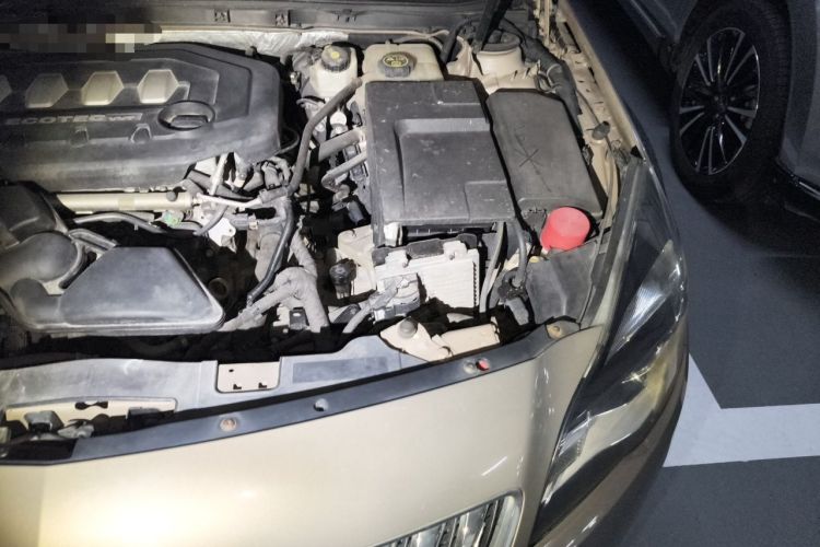 Used Buick Regal 2014 2.0L Elite Fashion Edition Engine Bay Left