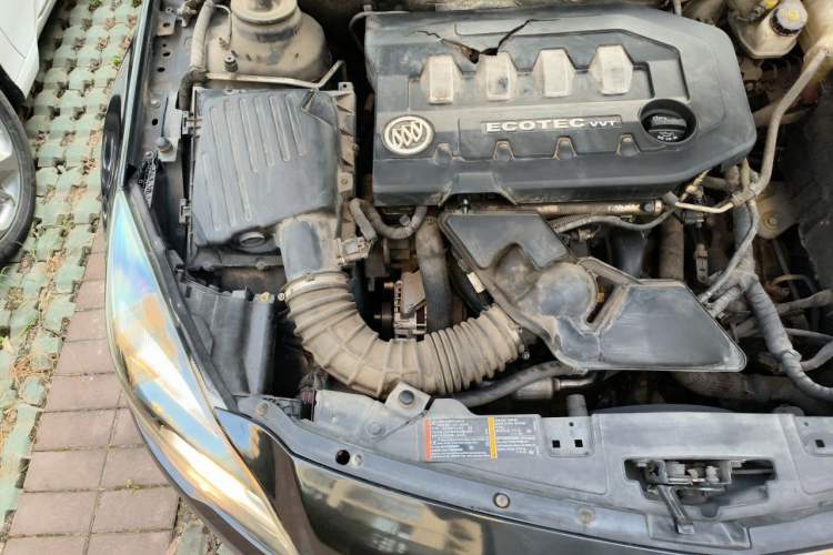 Used Buick Regal 2014 2.0L Elite Fashion Edition Engine Bay Right