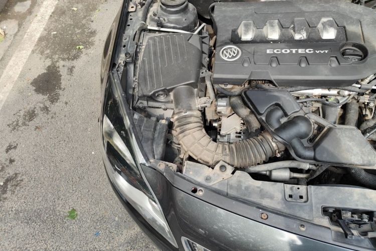 Used Buick Regal 2014 2.0L Elite Fashion Edition Engine Bay Right