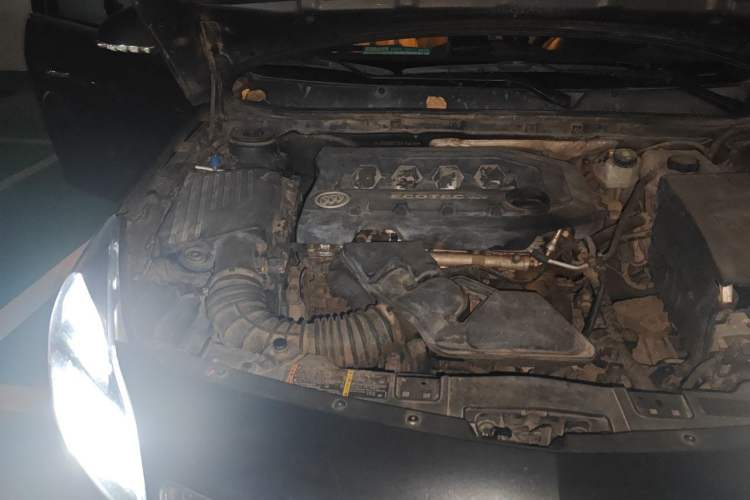 Used Buick Regal 2014 2.0L Elite Fashion Edition Engine Bay Right