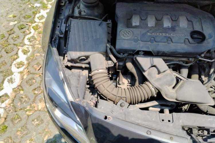 Used Buick Regal 2014 2.0L Elite Fashion Edition Engine Bay Right