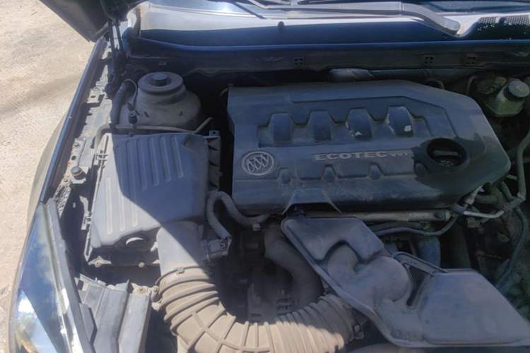 Used Buick Regal 2014 2.0L Elite Fashion Edition Engine Bay Right