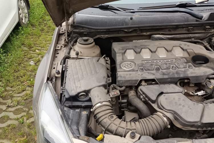 Used Buick Regal 2014 2.4L SIDI Elite Fashion Edition Engine Bay Right