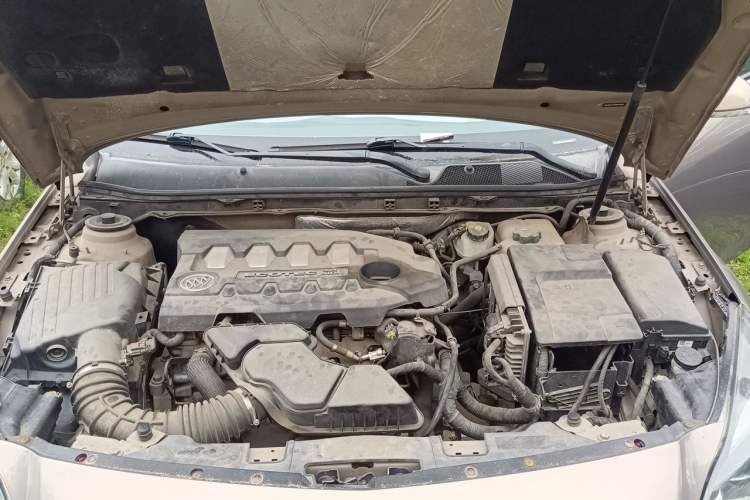 Used Buick Regal 2014 2.4L SIDI Elite Fashion Edition Engine Bay