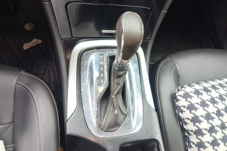 Used Buick Regal 2014 1.6T Fashionable Tech Edition Gear Lever