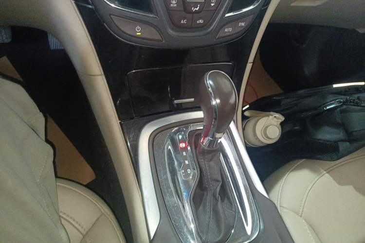 Used Buick Regal 2014 2.0L Elite Fashion Edition Gear Lever