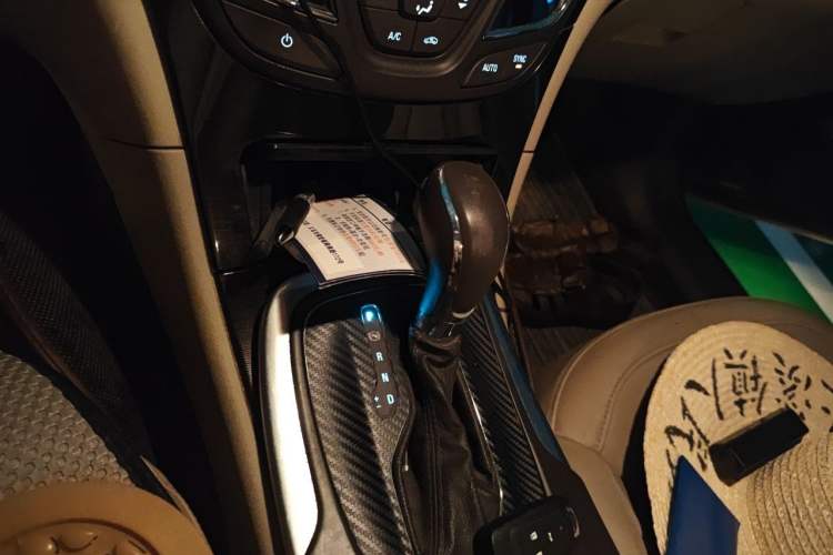 Used Buick Regal 2014 2.0L Elite Fashion Edition Gear Lever