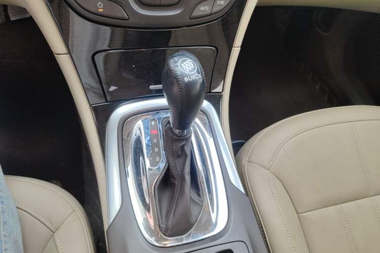 Used Buick Regal 2014 2.0L Elite Fashion Edition Gear Lever