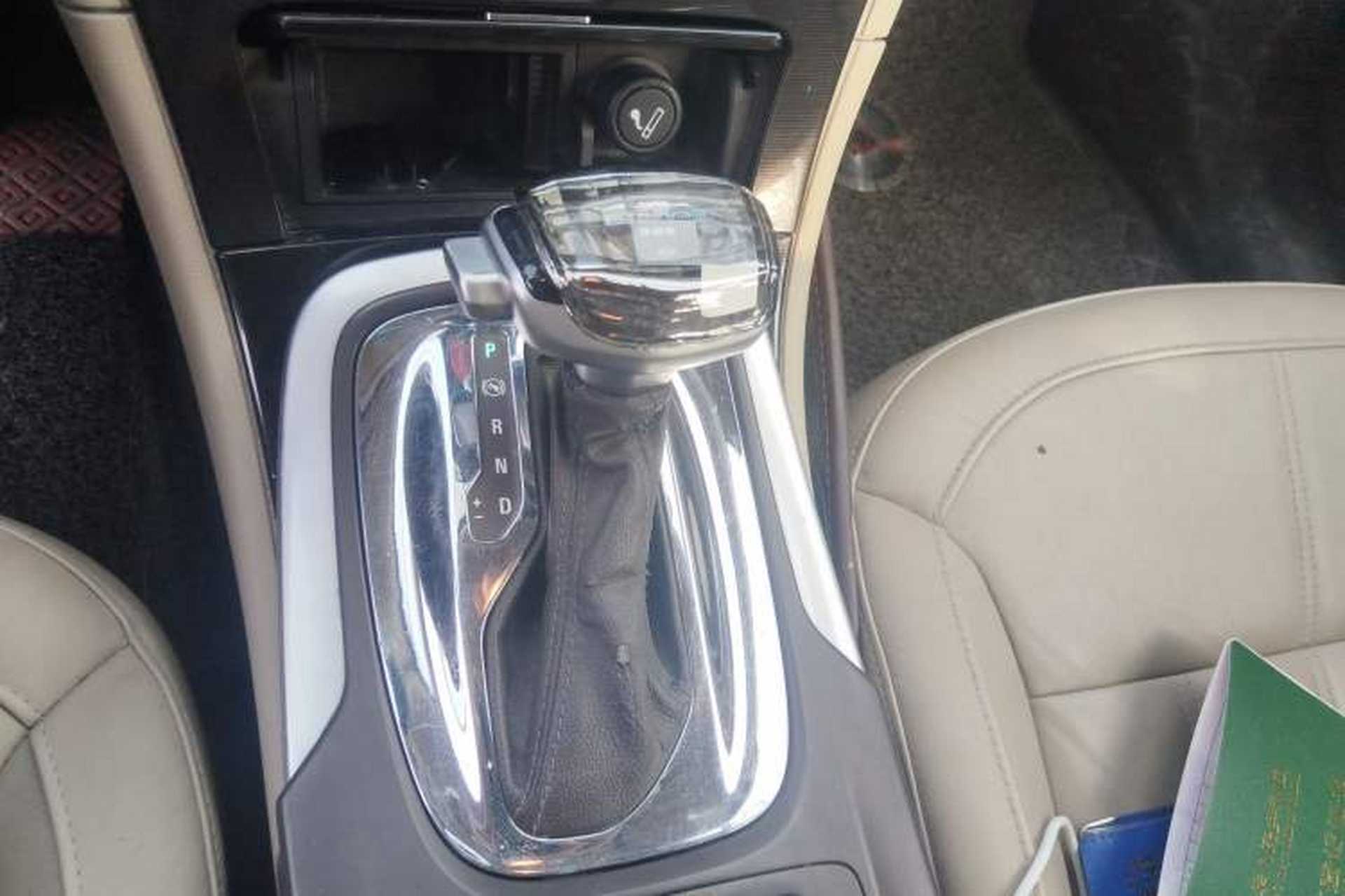 Used Buick Regal 2014 2.0L Elite Fashion Edition Gear Lever