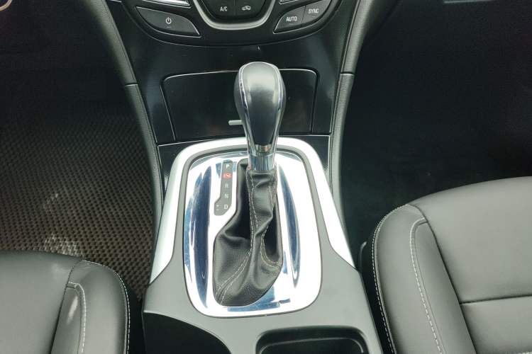 Used Buick Regal 2014 1.6T Fashionable Tech Edition Gear Lever