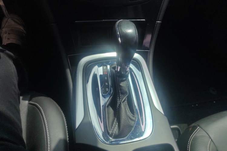 Used Buick Regal 2014 1.6T Fashionable Tech Edition Gear Lever