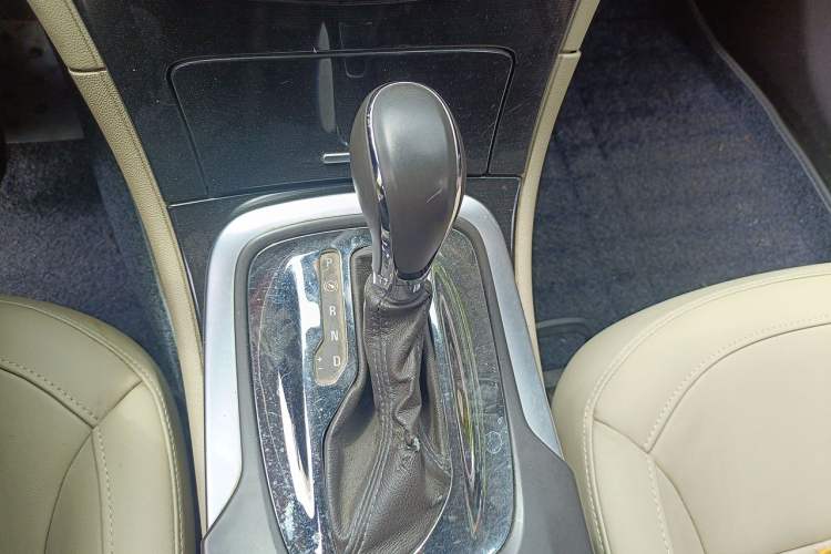 Used Buick Regal 2014 2.0L Elite Fashion Edition Gear Lever