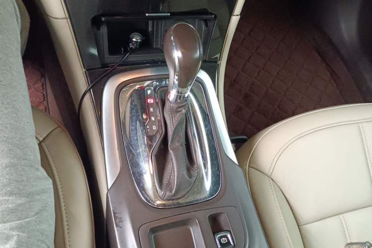 Used Buick Regal 2014 2.4L SIDI Elite Fashion Edition Gear Lever