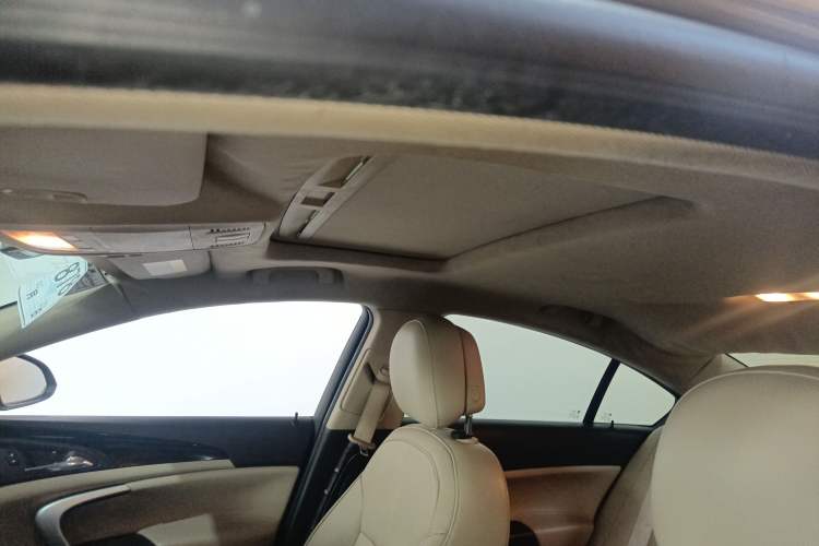 Used Buick Regal 2014 2.0L Elite Fashion Edition Headliner