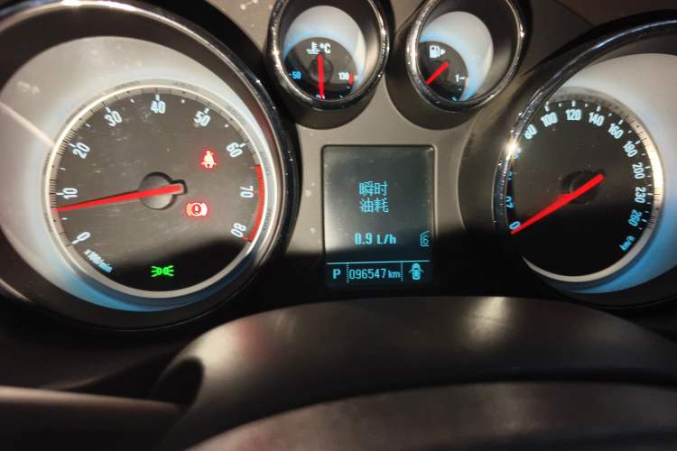 Used Buick Regal 2014 2.0L Leading Fashion Edition Instrument Cluster