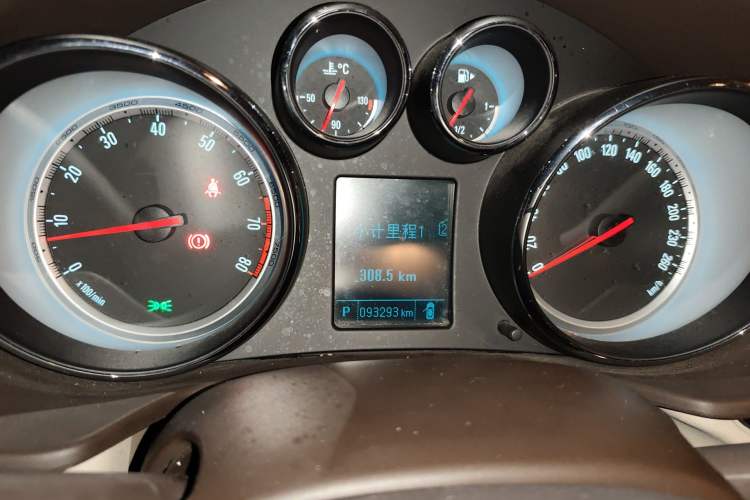 Used Buick Regal 2014 2.0L Leading Fashion Edition Instrument Cluster