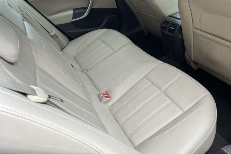 Used Buick Regal 2014 2.0L Elite Fashion Edition Interior 2