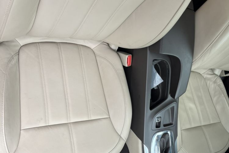 Used Buick Regal 2014 2.0L Elite Fashion Edition Interior 4