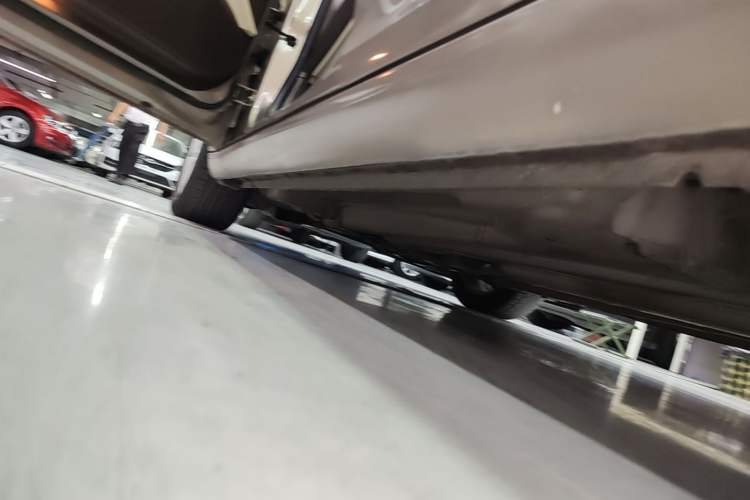 Used Buick Regal 2014 2.0L Elite Fashion Edition Left Side Sill