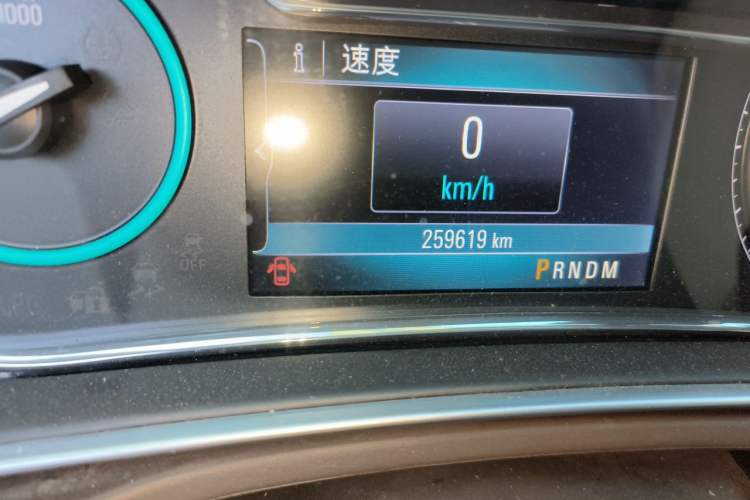 Used Buick Regal 2014 2.0L Elite Fashion Edition Odometer Close Up