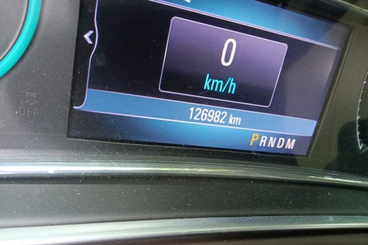 Used Buick Regal 2014 2.0L Elite Fashion Edition Odometer Close Up
