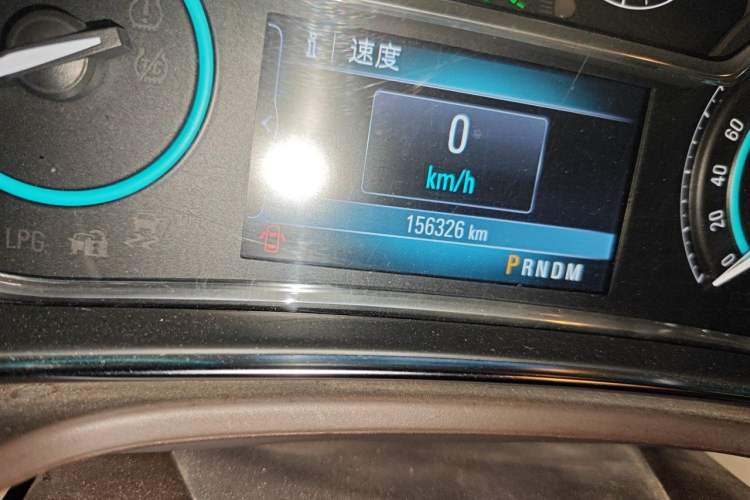 Used Buick Regal 2014 2.0L Elite Fashion Edition Odometer Close Up