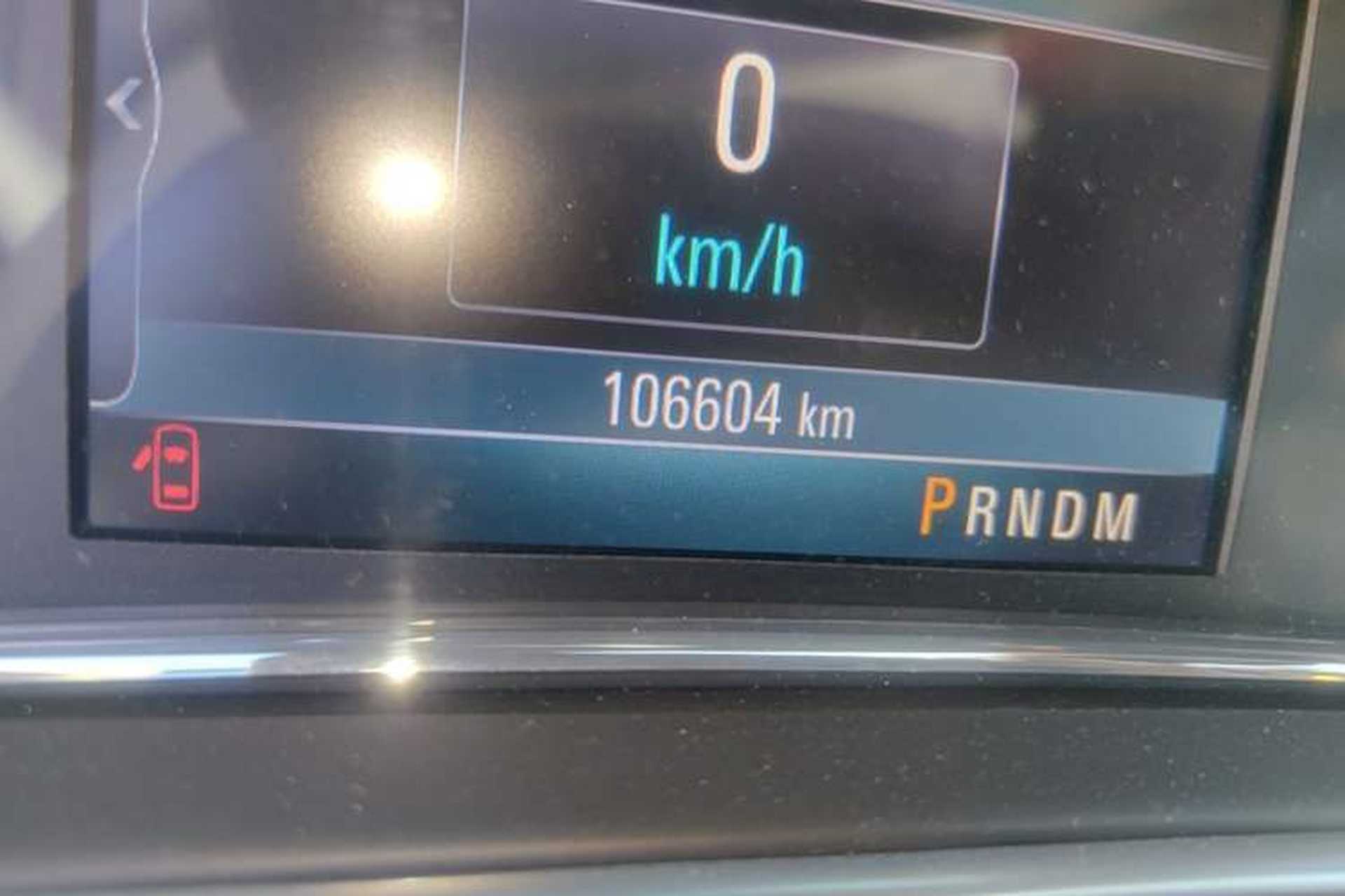 Used Buick Regal 2014 2.0L Elite Fashion Edition Odometer Close Up