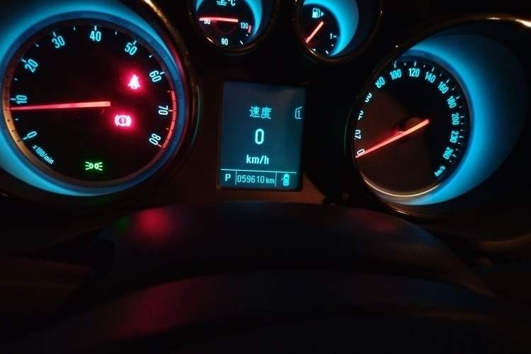 Used Buick Regal 2014 1.6T Fashionable Tech Edition Odometer Close Up