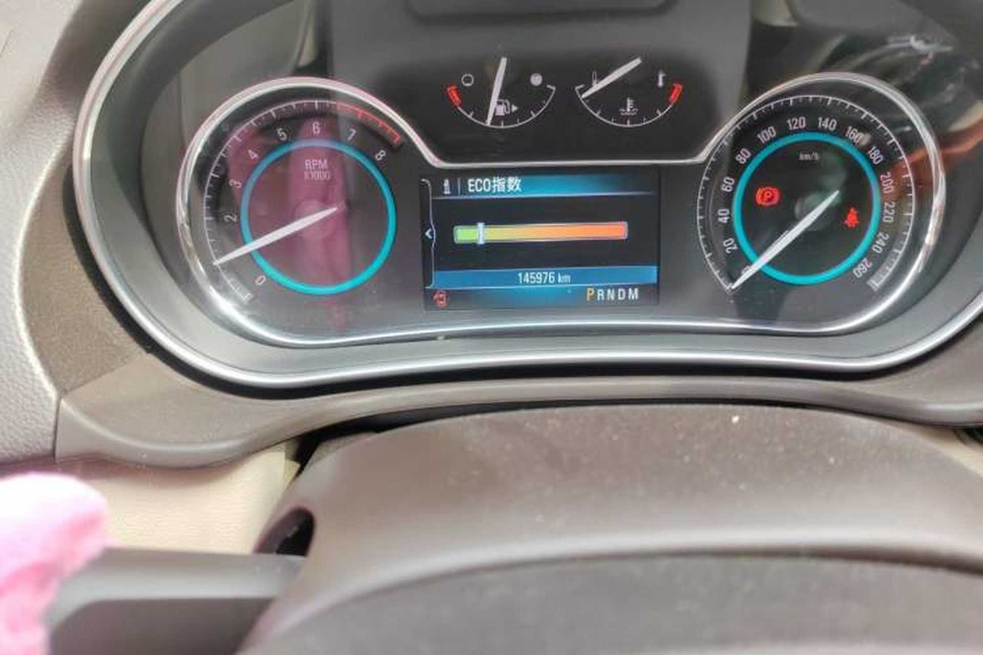 Used Buick Regal 2014 2.4L SIDI Elite Fashion Edition Odometer Close Up