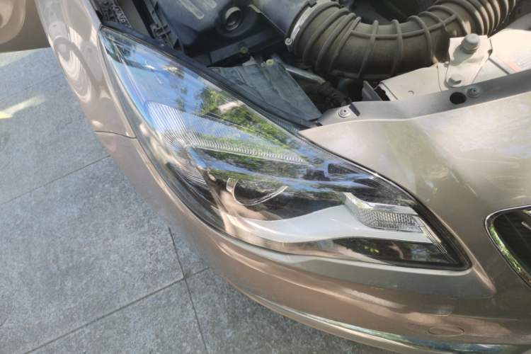 Used Buick Regal 2014 2.0L Elite Fashion Edition Right Front Headlight