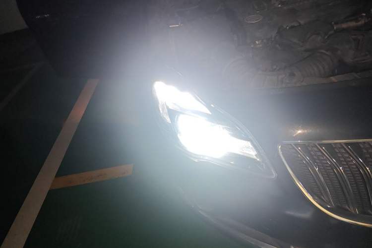 Used Buick Regal 2014 2.0L Elite Fashion Edition Right Front Headlight