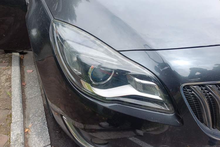 Used Buick Regal 2014 2.0L Elite Fashion Edition Right Front Headlight