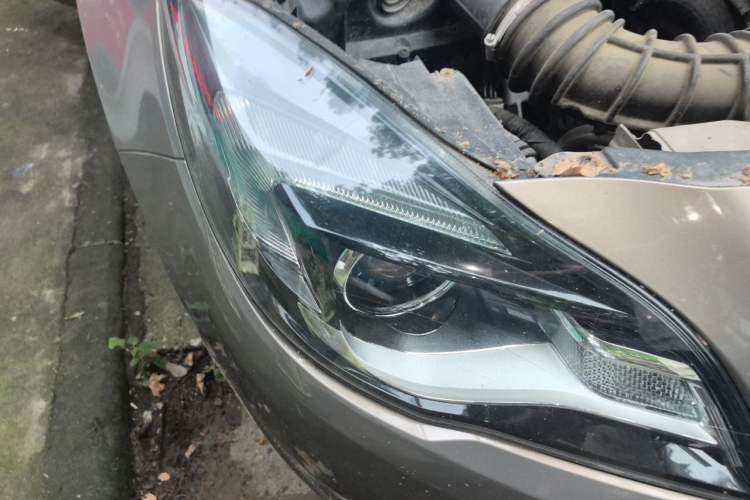 Used Buick Regal 2014 2.0L Leading Fashion Edition Right Front Headlight