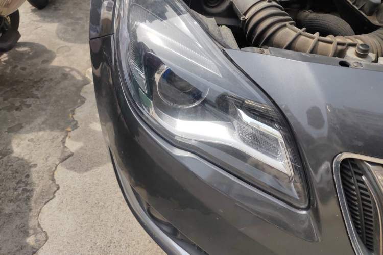Used Buick Regal 2014 2.4L SIDI Elite Fashion Edition Right Front Headlight