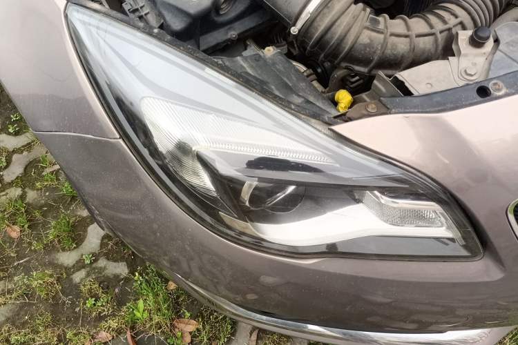 Used Buick Regal 2014 2.4L SIDI Elite Fashion Edition Right Front Headlight