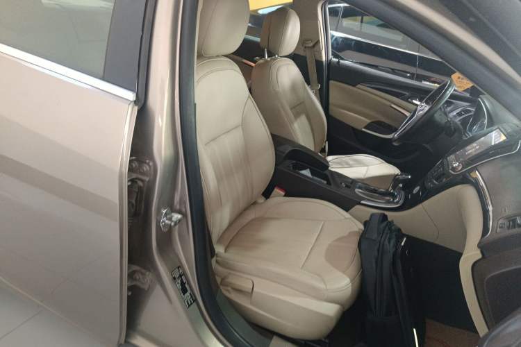 Used Buick Regal 2014 2.0L Elite Fashion Edition Right Front Seat