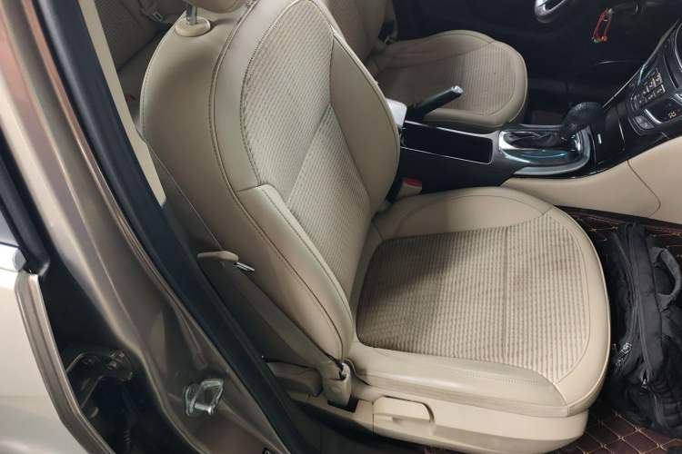 Used Buick Regal 2014 2.0L Leading Fashion Edition Right Front Seat