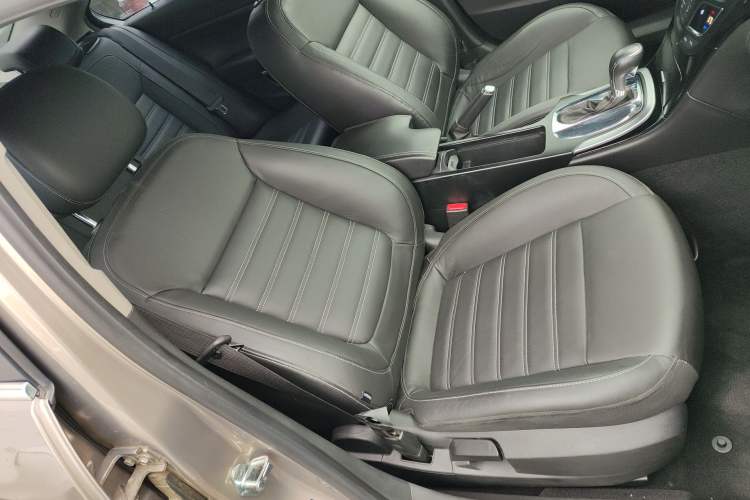 Used Buick Regal 2014 1.6T Fashionable Tech Edition Right Front Seat