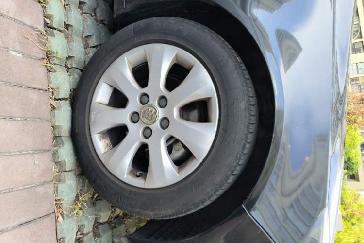 Used Buick Regal 2014 2.0L Elite Fashion Edition Right Front Wheel Hub
