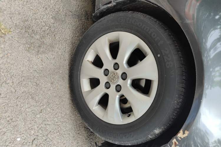 Used Buick Regal 2014 2.0L Elite Fashion Edition Right Front Wheel Hub